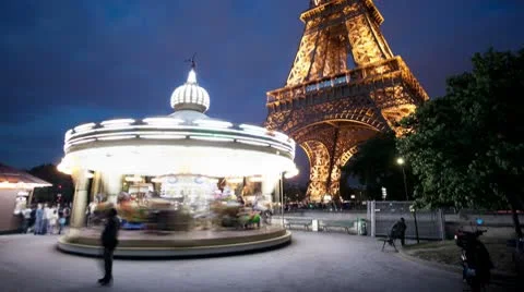 Timelapse carousel and Eiffel Tower in Paris Video stock 10564665