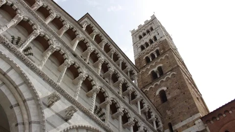 Timelapse of the Cathedral of Lucca or Cathedral of San Martino in Lucca Video stock 107003619