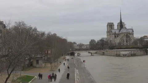 Timelapse Cathedral Notre Dame de Paris Île Cité river sena church traffic boats Stock Footage 10760049