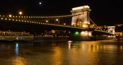 Timelapse of Chain Bridge in Budapest at night Stock Footage 105508926