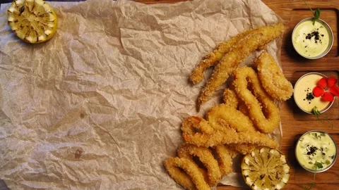 Timelapse of chef serving deep fried fish mix food set composition. Cook puts 스톡 동영상 158335621