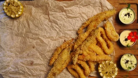 Timelapse of chef serving deep fried fish mix food set composition. Cook puts 스톡 동영상 158853364