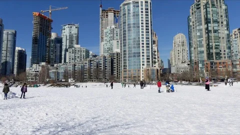 Timelapse children playing winter Stock Footage 72520676