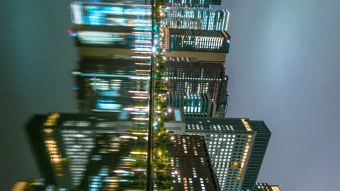 Timelapse of City Lights Reflected on Moat in Tokyo -Vertical 2- Vidéo 86836574