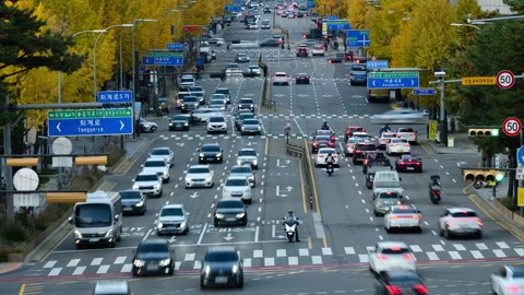 Timelapse of city road traffic Video stock 332910770