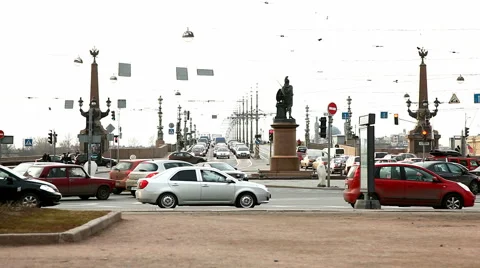 Timelapse on the city traffic on the square Vídeos de archivo 3980324