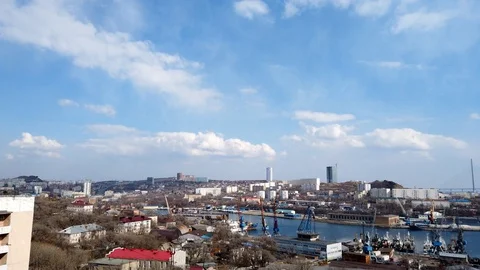 Timelapse cityscape with a view of the Russian bridge. 库存影片 127938581