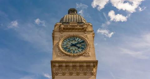 Timelapse of the clock at Gare de Lyon Station in Paris Stock Footage 158869310