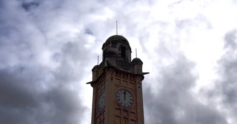 Timelapse of clock tower with moody swirling clouds 動画素材 68561355