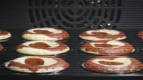 Timelapse close up process of cooking many homemade crunchy oatmeal cookies on Video stock 336576728