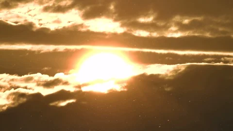 Timelapse - Close up of sunset behind clouds 스톡 동영상 89651539