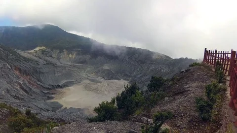 Timelapse of cloud and mist movement on the top of Tangkuban Perahu crater Stock-Footage 70151350