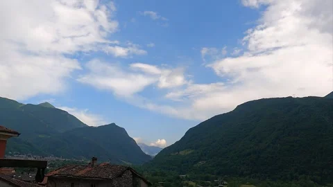 Timelapse: cloud-covered sky Vídeo Stock 243448690