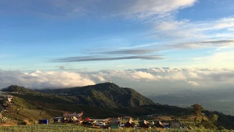 Timelapse Of cloud flow over the mountain in sunshine day 스톡 동영상 90392775