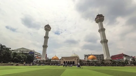 Timelapse of cloud movement and people activity in Great Mosque of bandung Stock-Footage 70150317
