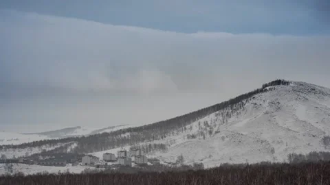 Timelapse of cloud movement over the mountain 스톡 동영상 148637877