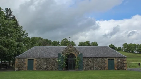Timelapse of clouds and blue sky over a rustic barn 库存影片 99400462