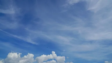Timelapse of clouds and blue sunny sky Video stock 311456924