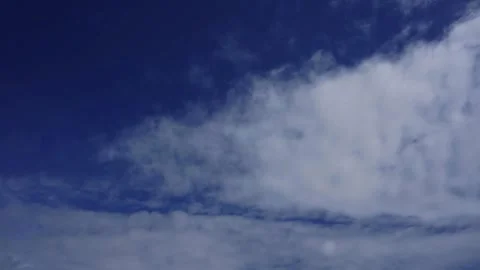 Timelapse of clouds and blue sunny sky Video stock 311456961