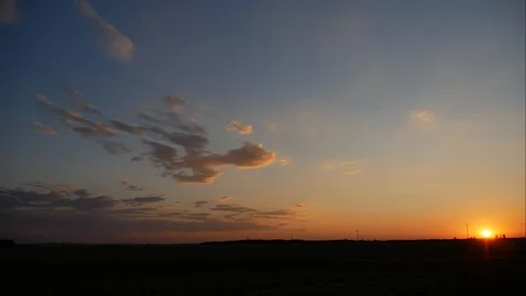 Timelapse of clouds and sun setting over rural area Vídeo Stock 94152116