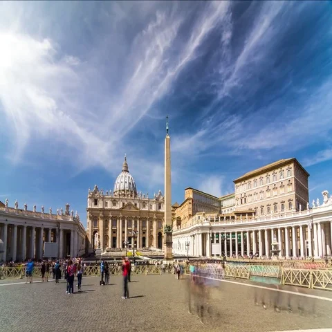 Timelapse of clouds and tourists at the Saint Peter's square at Vatican city 스톡 동영상 69546416