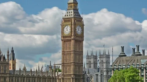 Timelapse of clouds with Big Ben on a sunny day. London, United Kingdom. Stock-Footage 77978052