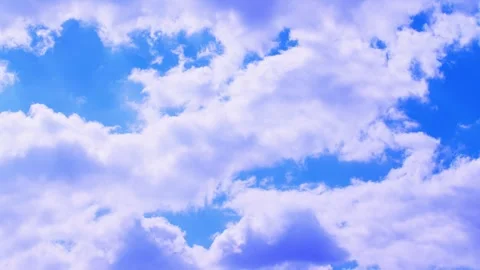 Timelapse clouds Bright blue sky with fluffy white clouds and sunlight timelaps Видео 327592323