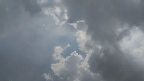 Timelapse of clouds with cloudy weather during the day 動画素材 292742784
