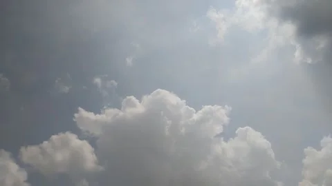 Timelapse of clouds with cloudy weather during the day 動画素材 292742791