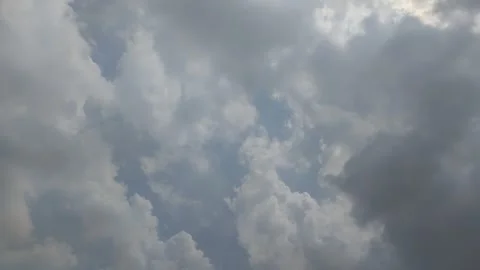 Timelapse of clouds with cloudy weather during the day 動画素材 292742792