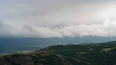 TimeLapse. Clouds cover the snow-capped mountains. The weather deteriorates, the Video stock 93939143