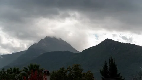 Timelapse of clouds covering beautiful mountains Vídeo Stock 230008929