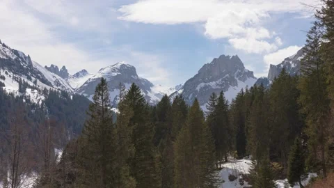 Timelapse Clouds dancing around snowy mountain peaks. View on Hundstein Video stock 152509604