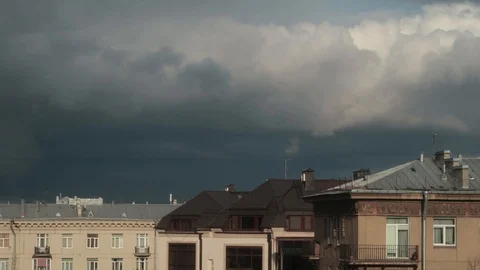 Timelapse clouds float over a building in the city. Video stock 129907324