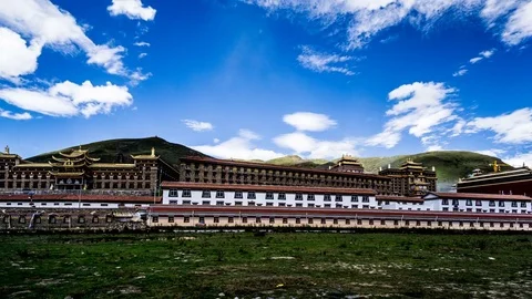 Timelapse of the clouds floating over temple, Sichuan province, China Stock-Footage 82163520