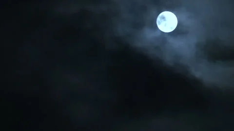 Timelapse clouds flowing past full moon Video stock 1036144