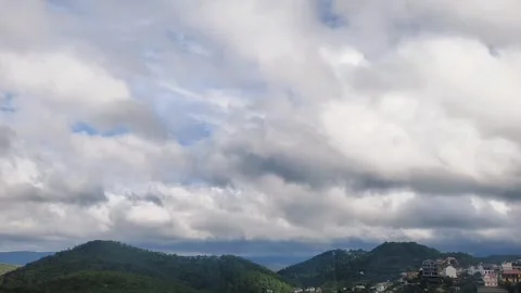 Timelapse clouds forest vietnam 5s 動画素材 314061019