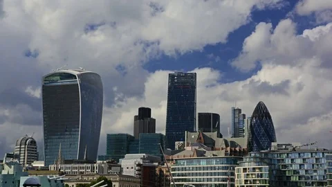 Timelapse of clouds with London Skyline. Vidéo 77979862