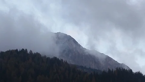Timelapse of Clouds of Mist around Alpine Mountain 库存影片 125414064
