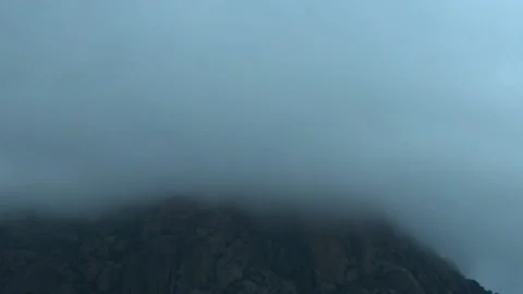 Timelapse of clouds in the mountains. 스톡 동영상 212603188