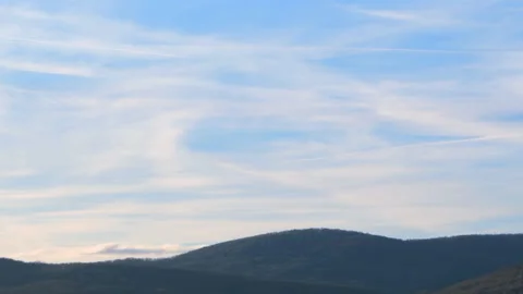 Timelapse, clouds move over the mountains, an airplane flies by, an inversion tr Video stock 229478023