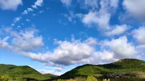Timelapse clouds moving over green hills. Stock-Footage 336059830