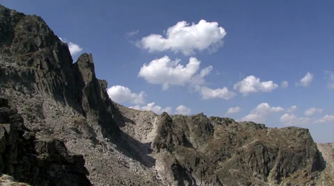 Timelapse clouds moving over mountain forest Stock-Footage 32221641
