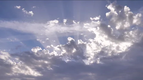 Timelapse Clouds Moving With Sunrays  Video stock 251204202