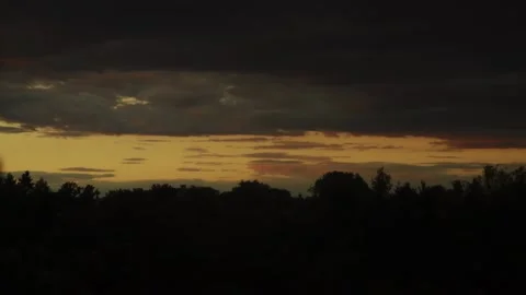 Timelapse of clouds moving while sunset 動画素材 154710404
