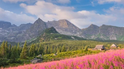 Timelapse Clouds Over Colorful Mountains 库存影片 117126987