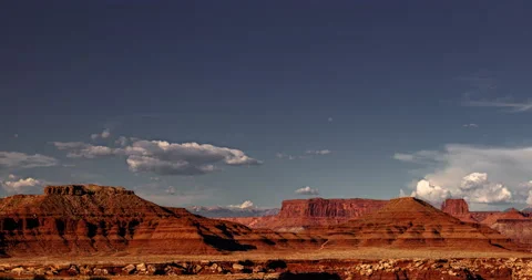 Timelapse - Clouds over a desert landscape 스톡 동영상 157765087