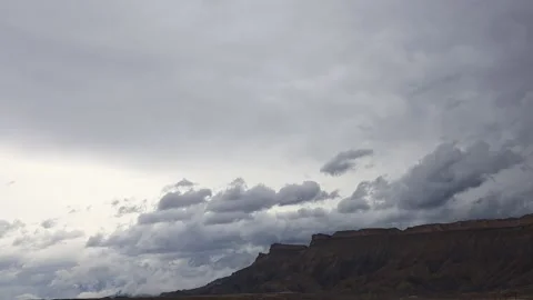 Timelapse of Clouds Over Desert Mesa 스톡 동영상 137123209