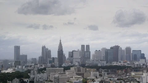 Timelapse of clouds over downtown Tokyo skyline Vídeos de archivo 123885046