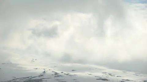 Timelapse clouds over an erupting Mount Augustine volcano in Alaska, USA Vídeo Stock 12757104